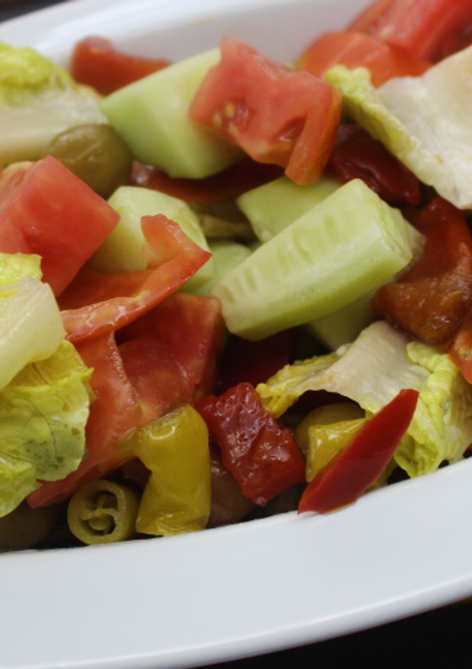 Una foto de Ensalada con guindillas en vinagre