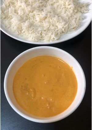 A picture of Chicken Masala with Cream.