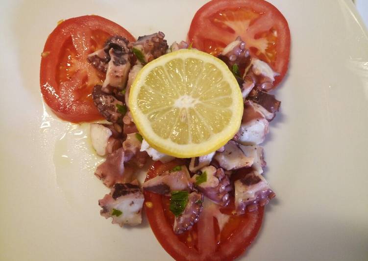 Step-by-Step Guide to Make Quick Octopus and tomato salad