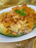 Pasta con zucchine e salmone in barchetta