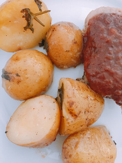 Una foto de Patatas pequeñas acompañamiento para carnes de navidad