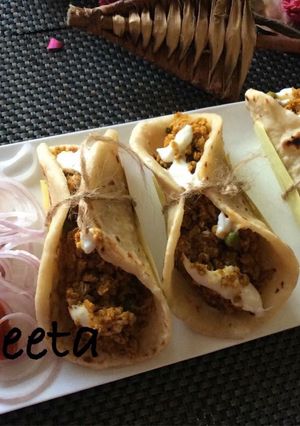 A picture of Veg kheema mini bundle wraps.