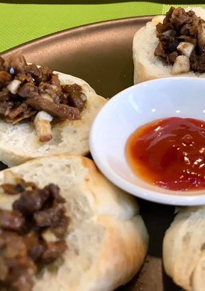 Hình của món Bánh mỳ ăn kèm nấm đông cô.