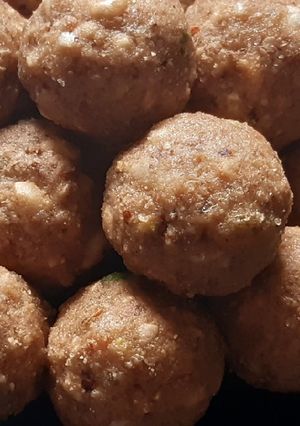 A picture of Panjiri ke ladoo.