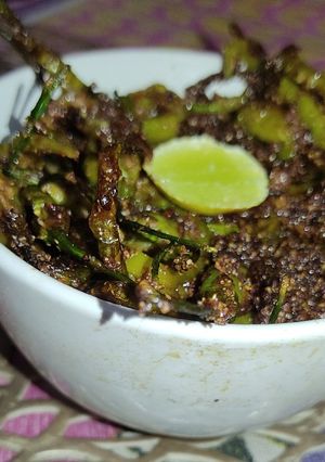 ढाबा स्टाइल हरी मिर्च का अचार(dhaba style hari mirch ka achar recipe in hindi) रेसिपी मुख्य फोटो