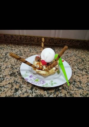 Una foto de Postre de frutas y helado en Tulipa