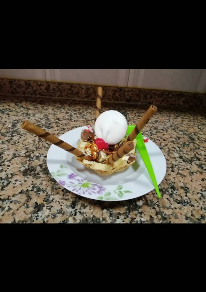 Una foto de Postre de frutas y helado en Tulipa