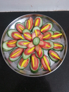 કાકડી ગાજર નું સલાડ (Cucumber Carrot Salad Recipe In Gujarati) રેસીપી મુખ્ય ફોટો