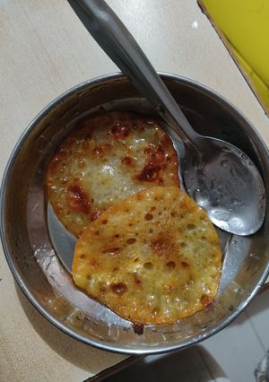 A picture of Malai puri.