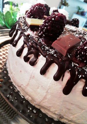 O poză a rețetei Tort cu jeleu de mure și nutella.