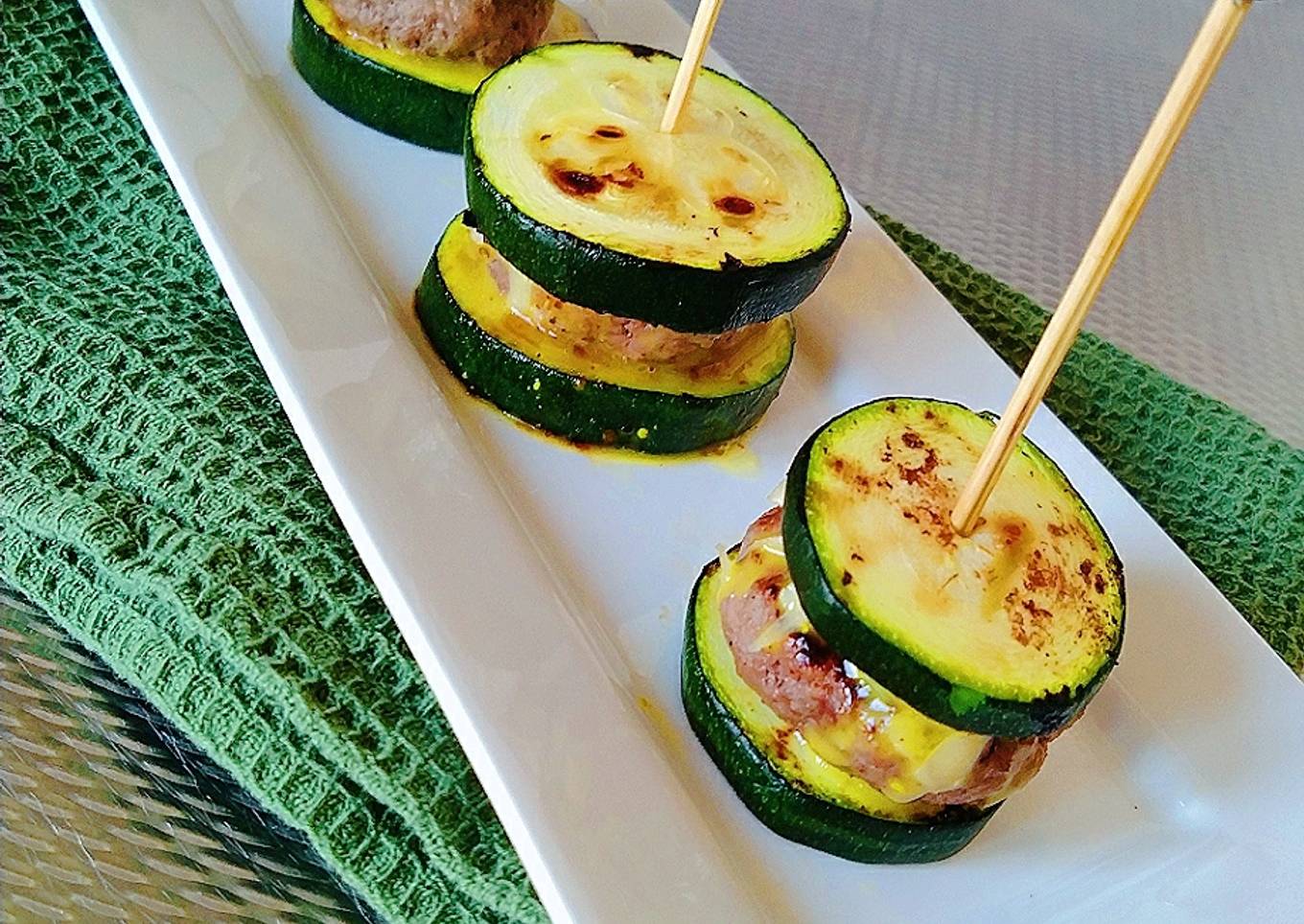 Mini zucchini burger