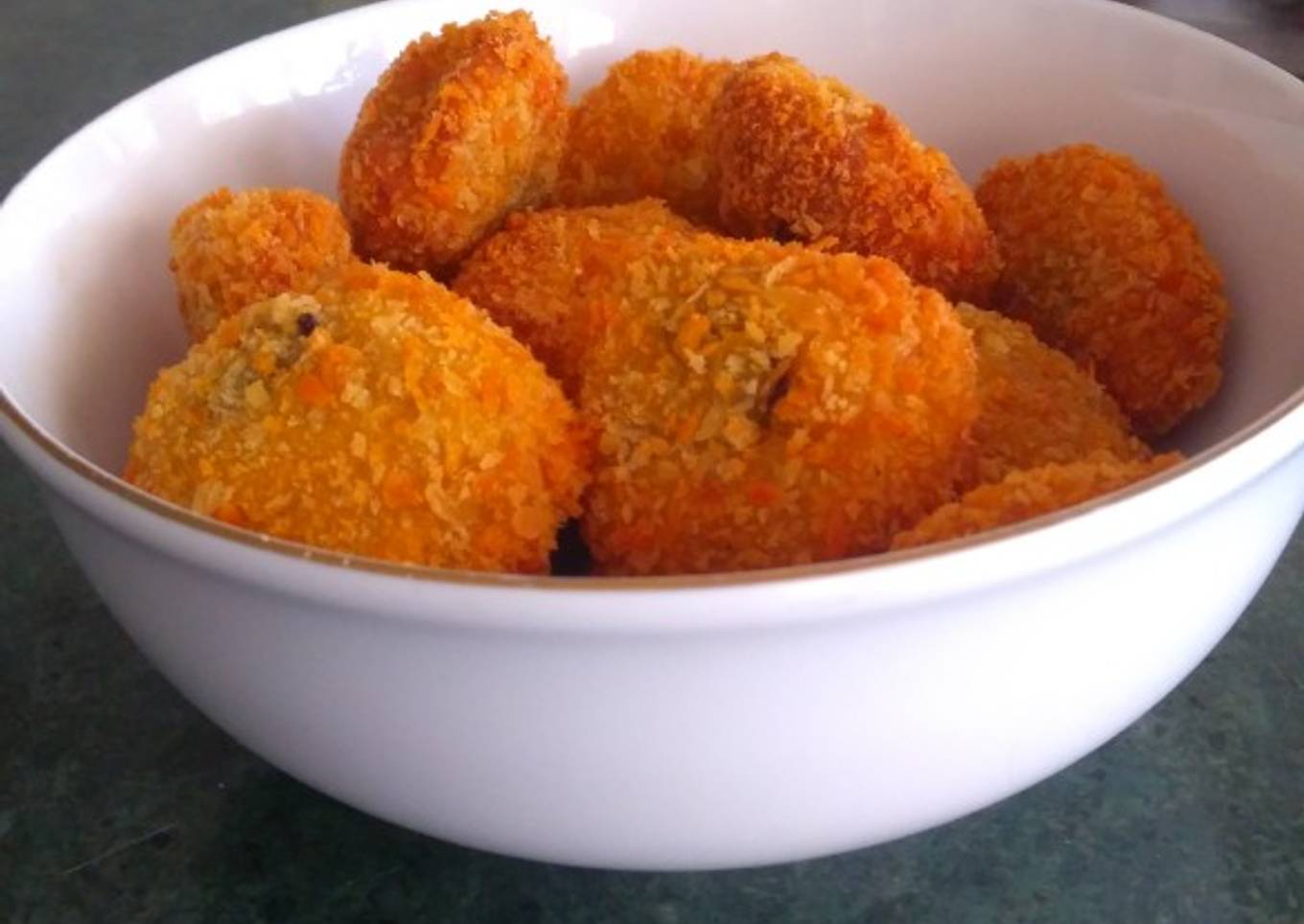 Langkah Mudah untuk Membuat Roti goreng bahan dasar labu kuning isi
coklat yang Enak Banget