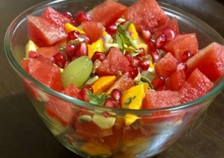Fruit salad with dried fruits