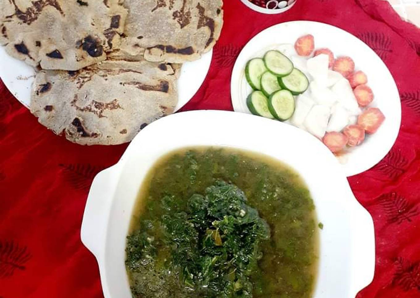 Mooli k patton ki saag bajrey ki roti k Sath
