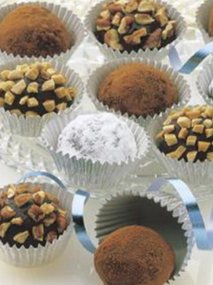 Una foto de Trufas Navideñas🎅de chocolate 🍫 negro