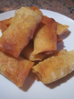 A picture of Cheese and corn spring rolls.