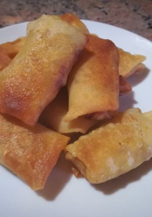 A picture of Cheese and corn spring rolls.
