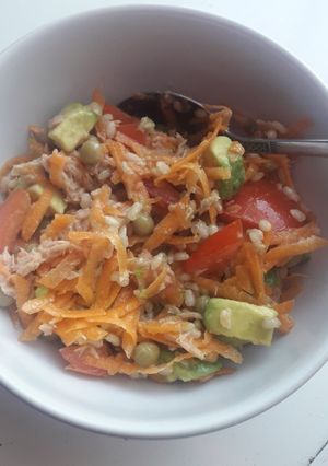 Una foto de Ensalada de arroz yamaní 🍚