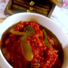 A picture of Kashmiri Tomato and Capsicum chutney.