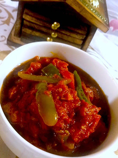 A picture of Kashmiri Tomato and Capsicum chutney.