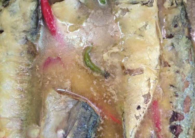 Cara Gampang Membuat Ikan kembung acar kuning Lezat