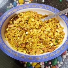 A picture of Oats and poha chivda.