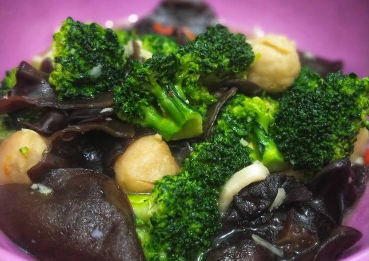 Langkah Mudah untuk Membuat 15. 🥦 Ca Brokoli Jamur Kuping 🥦 yang Enak