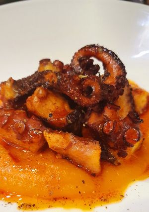 Foto di Polpo alla piastra con purea di zucca