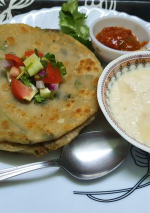 A picture of Methi Aloo Stuffed Paratha.