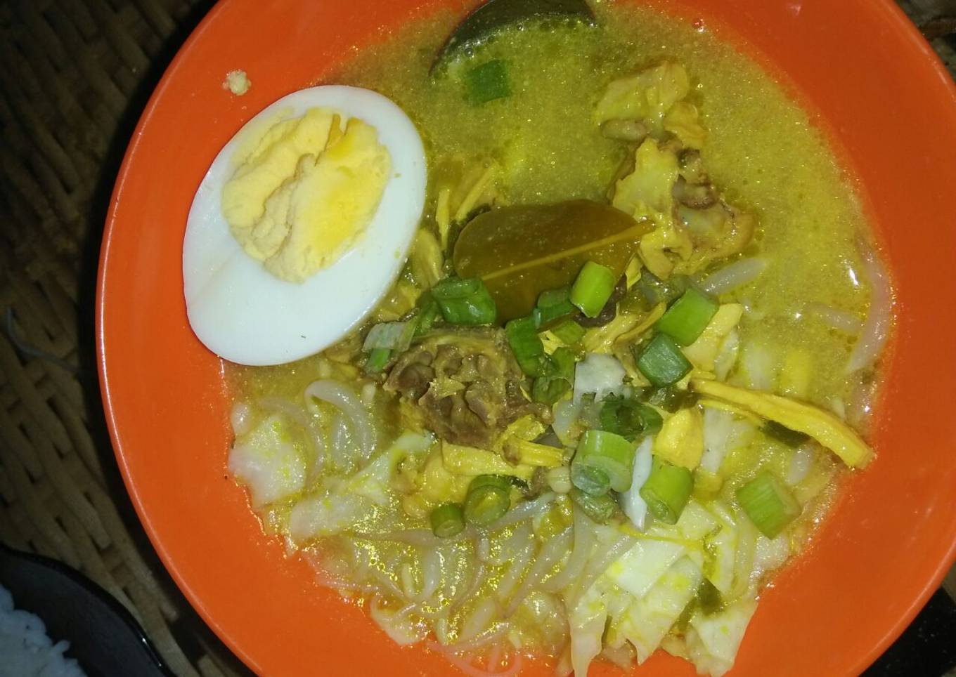 Soto ayam kuah kuning