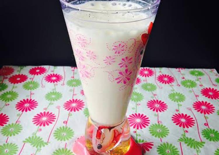 How to Prepare Favorite Banana Milkshake