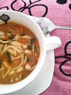 Una foto de Porotos con riendas Sory