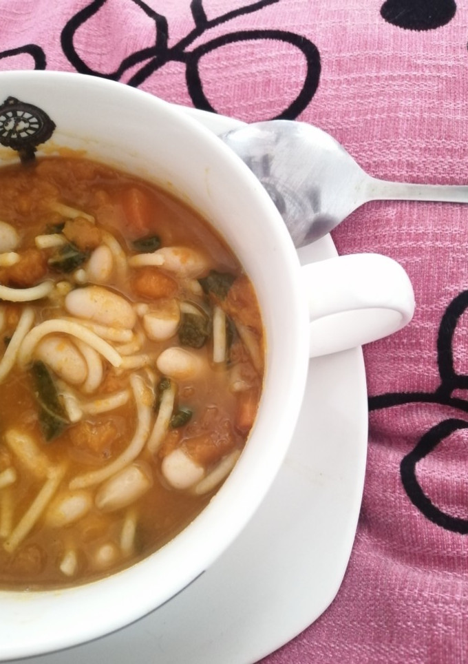 Una foto de Porotos con riendas Sory