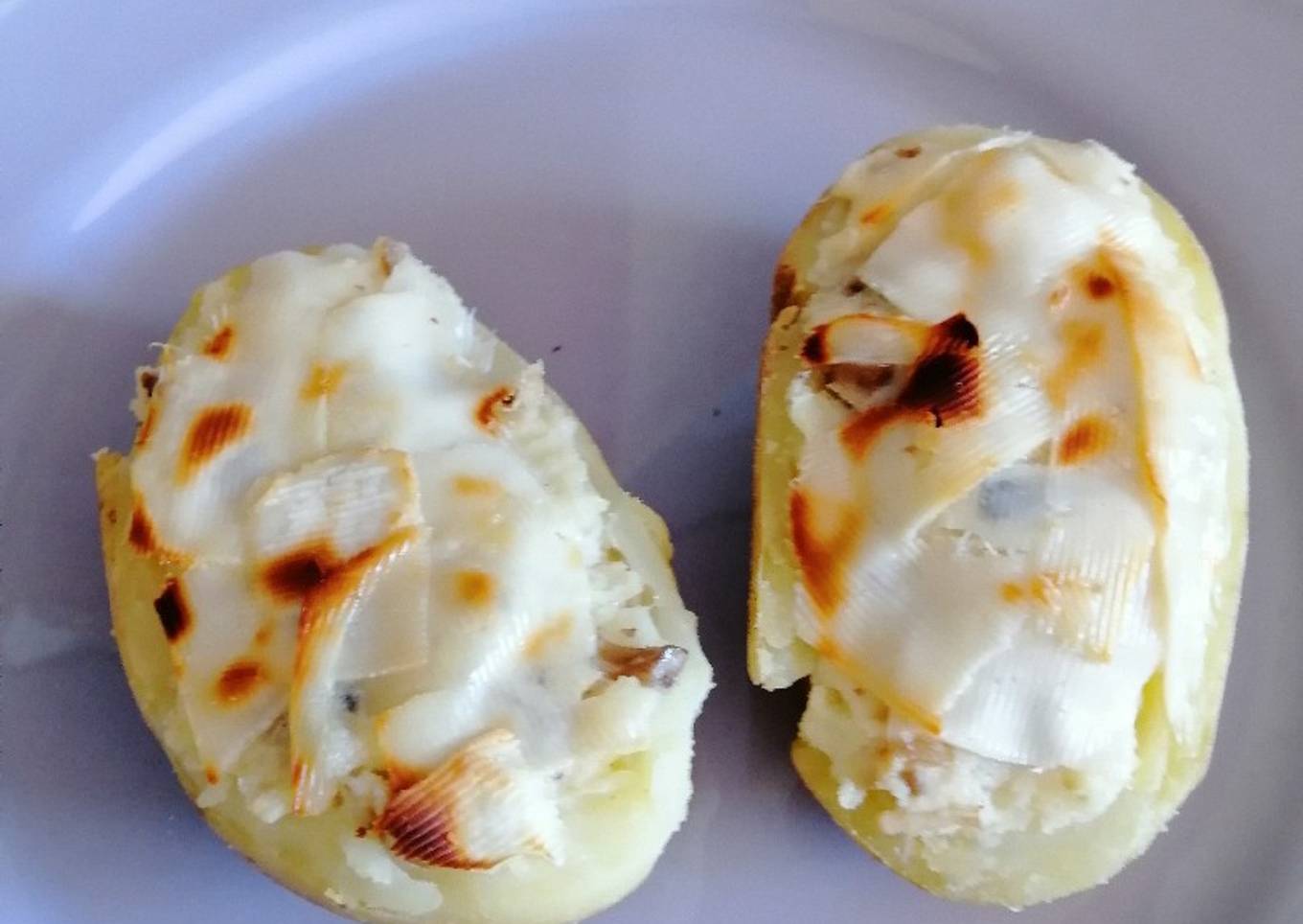 Patatas rellenas de champiñones y queso