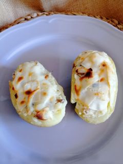 Una foto de Patatas rellenas de champiñones y queso
