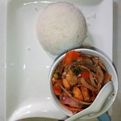 A picture of White rice & plantain veggies.