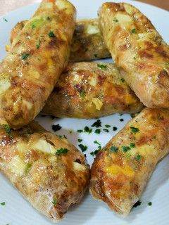 Una foto de Rollitos de arroz vegetales con anchoa y huevo en airfryer