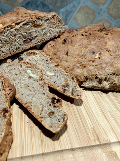 Foto di Pane uvetta noci e fichi secchi