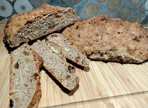 Foto di Pane uvetta noci e fichi secchi