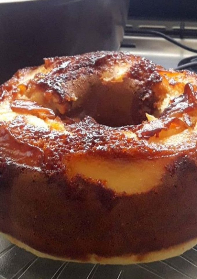 Una foto de Torta invertida de manzana (sin horno)