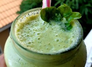 รูปของ ผักเป็ดปั่นสัปปะรดแอปเปิ้ลเขียว Brazilian spinach Green Smoothie