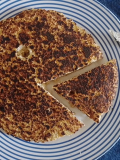 Una foto de Panquee o tortilla de banana con avena, coco y vainilla
