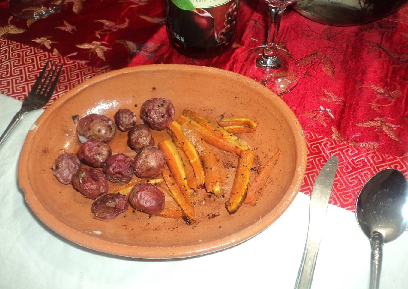 Verduras campestres al horno con romero, mantequilla, hojas secas  de aguacate, epazote y sal