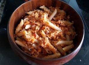 Una foto de Macarrones integrales con pisto y atún (en Thermomix)