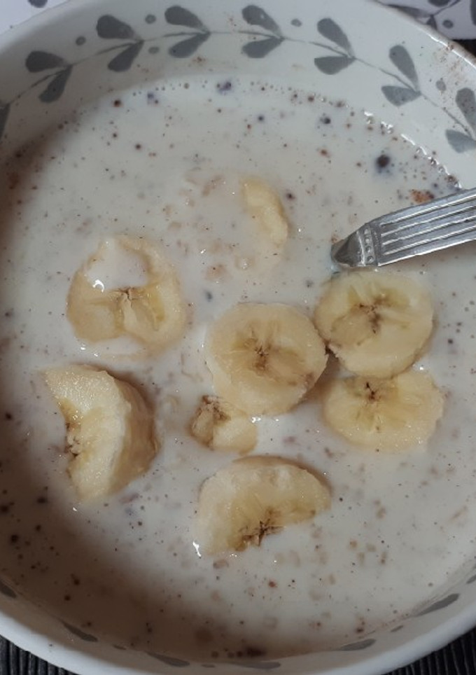 Una foto de Porridge o gachas de avena con plátano
