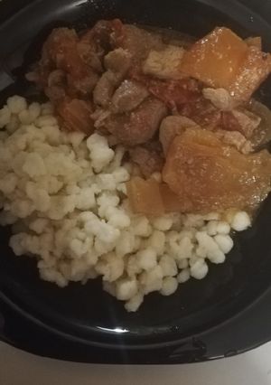 Lecsós pulykacomb filé pörkölt galuskával recept fotója