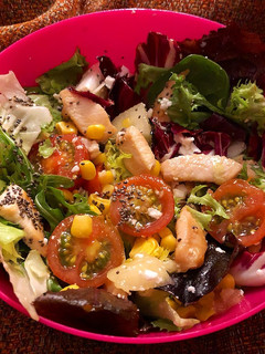 Una foto de Ensalada de pollo con melón