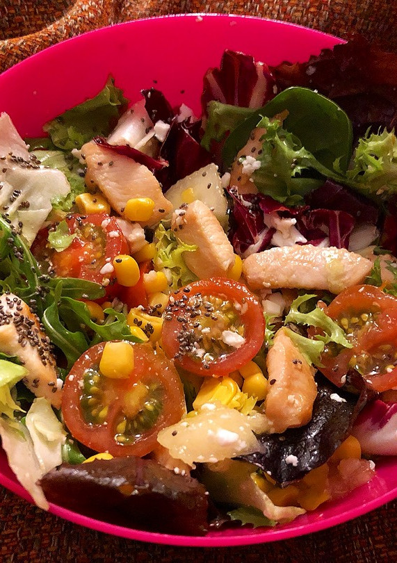 Una foto de Ensalada de pollo con melón