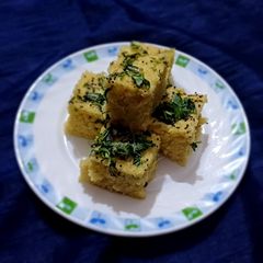 A picture of Idli rava dhokla.