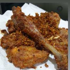 A picture of Ayam goreng padang balur telur.
